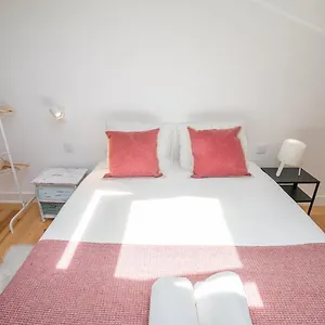 https://guestready-flamingos-house.hotels-lisbon-portugal.com